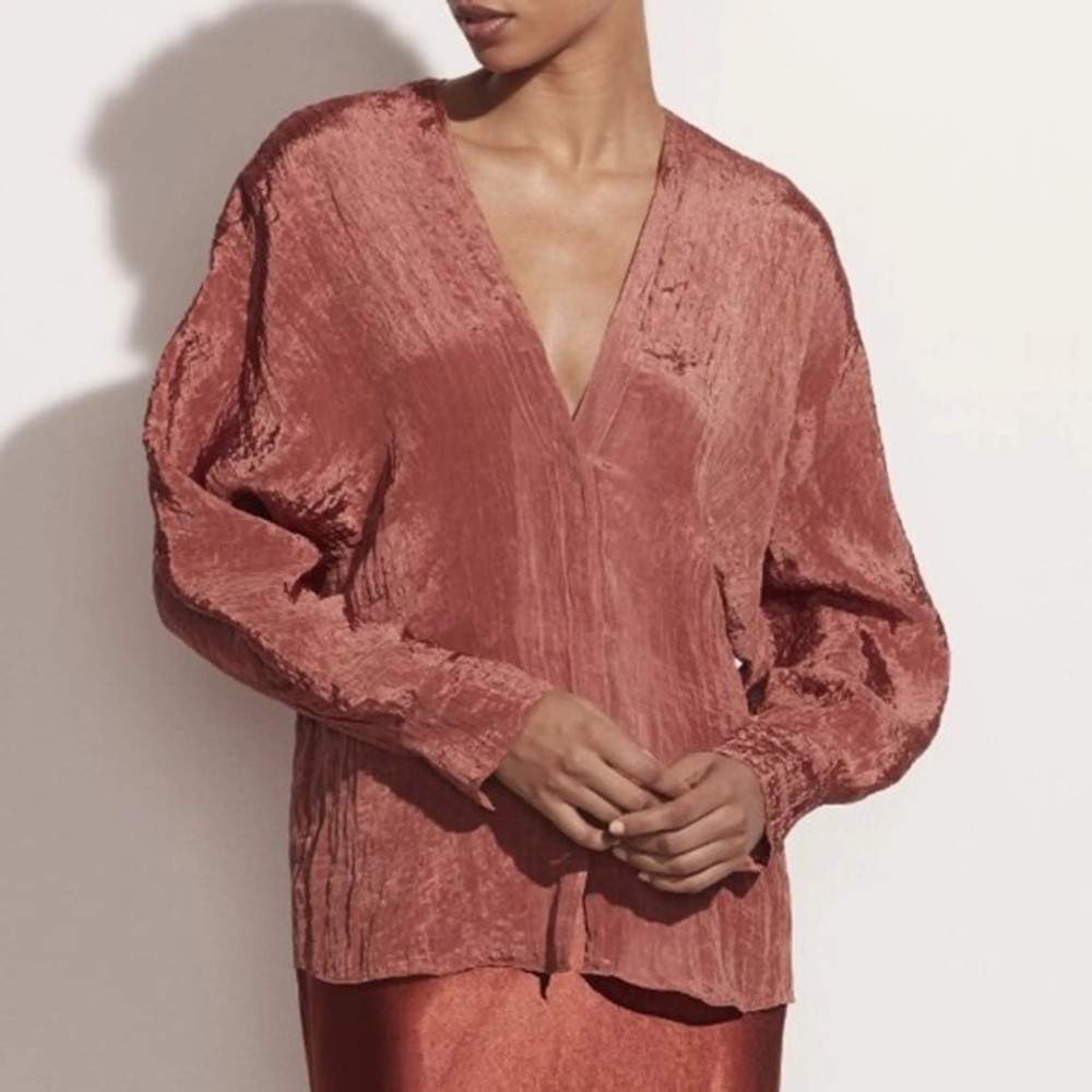 Vince – Textured Blouse
LIGHT SANGRE / Small